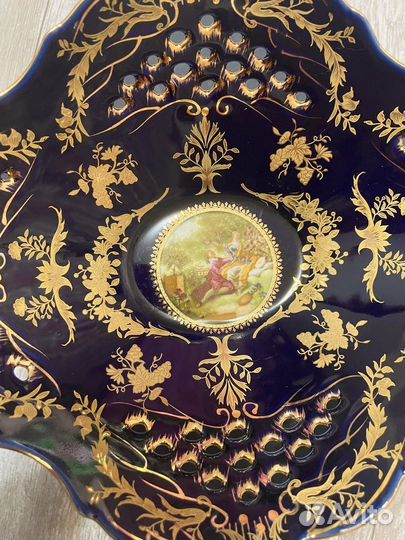 Конфетница на ножке фарфор