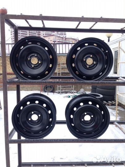 R15 новые штампованные диски на Лада Веста Ларгус