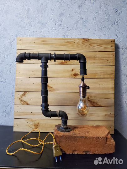 Светильник Loft из старинного кирпича и труб