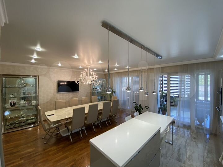 4-к. квартира, 290 м², 3/15 эт.