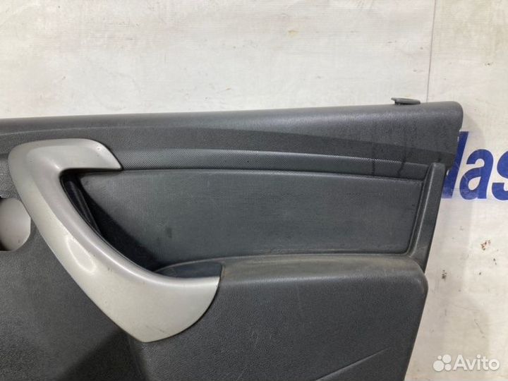 Обшивка двери передняя правая Renault Logan седан