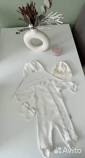 Комплект на выписку для девочки новый