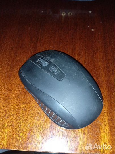 Игровой компьютер с монитором и клавиатурой