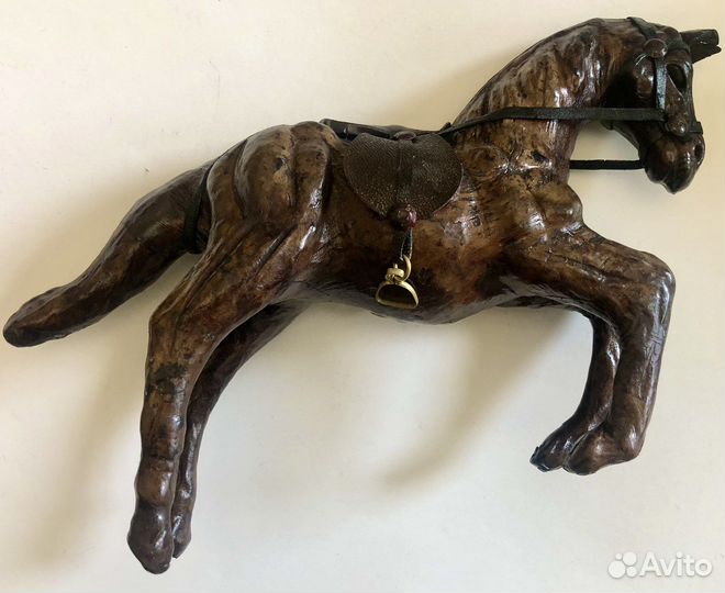 Статуэтка лошадь