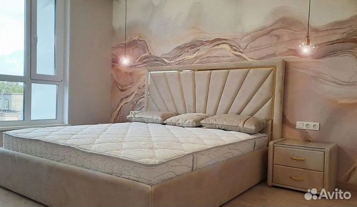 Двуспальная кровать с подъемным механизмом