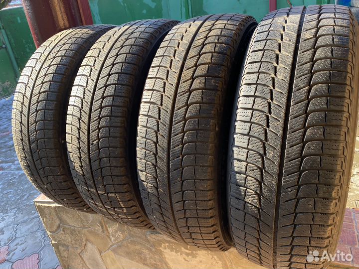 Michelin X-Ice XI3 215/65 R17