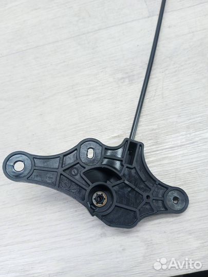 Механизм открытия капота (кронштейн в салоне) BMW