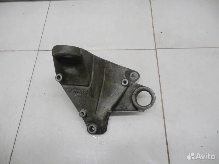 Кронштейн кпп правый A4 B5 1994-2000