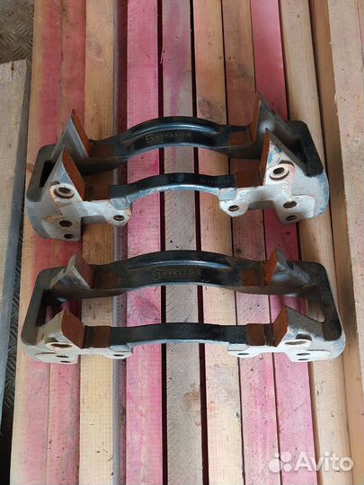 Держатель скобы дискового тормоза