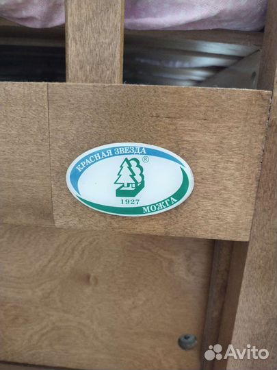 Детская кроватка с маятником