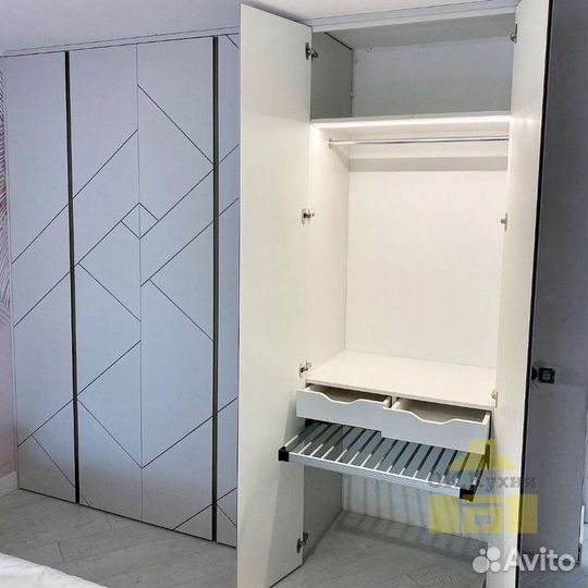 Зеркальный шкаф