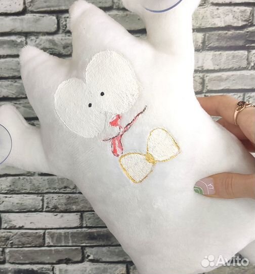 Кот на присосках саймон