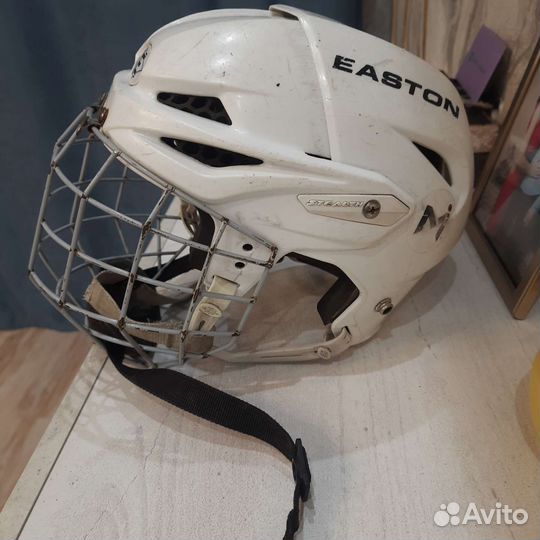 Хоккейный шлем