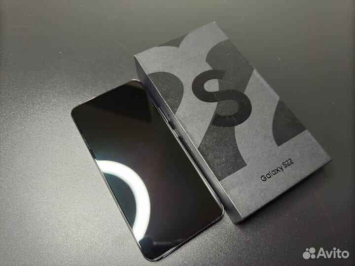 Samsung Galaxy S22, 8/256 ГБ