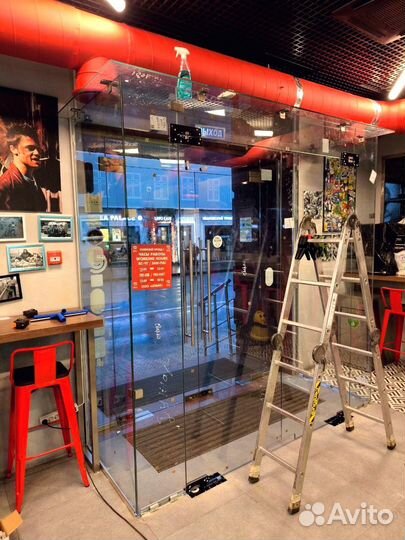 Стеклянные торговые перегородки от производителя