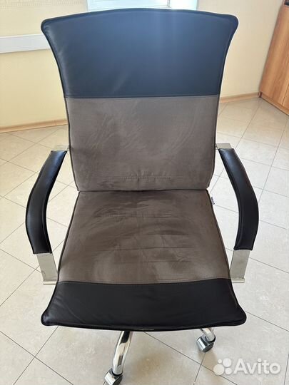 Офисные кресла futura