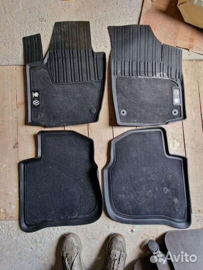 Комплект комбинированных ковриков салона