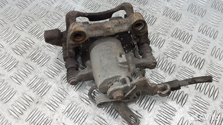 Суппорт тормозной задний левый на Skoda Octavia A5