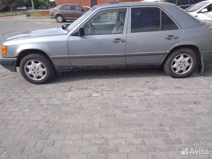 Mercedes-Benz W124 2.3 AT, 1988, 245 000 км