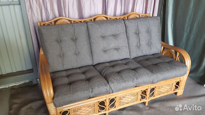 Диван из натурального ротанга