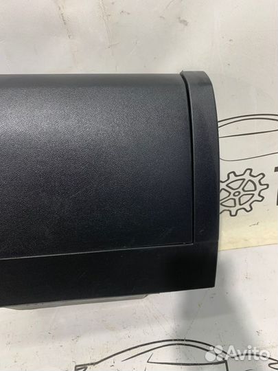 Бардачок Volkswagen Polo sedan (MK5) cfna 2011