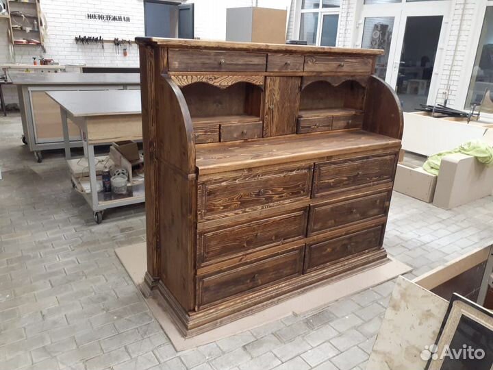 Мастер по изготовлению мебели из массива дерева