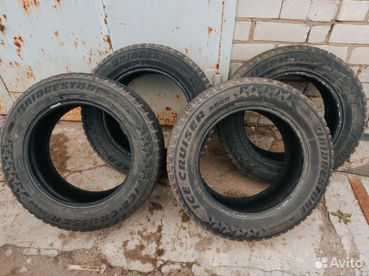 Bridgestone Ice Cruiser 5000 215/60 R16 95T