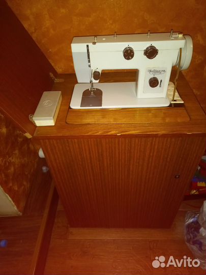 Швейная машина Чайка 143