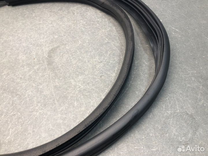 Уплотнитель проема двери задний правый Renault