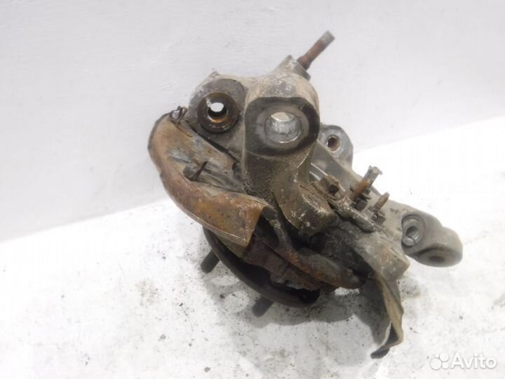 Кулак задний правый Лексус