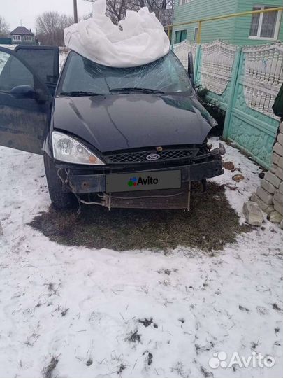 Ford Focus 1.6 МТ, 2004, битый, 300 000 км