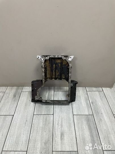 Верхний поддон Ауди А8 Д3 BFM