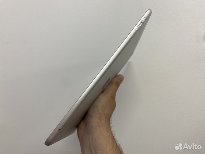 Apple iPad 6 2018 32gb wifi+sim отличный