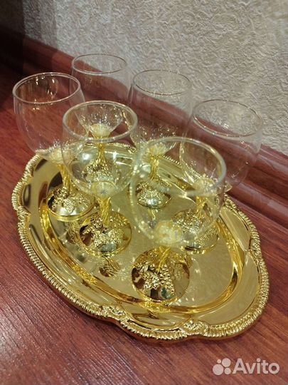 Набор рюмок на подносе. Новый