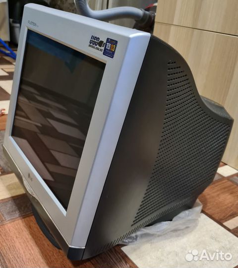 Монитор эл. LG F720P