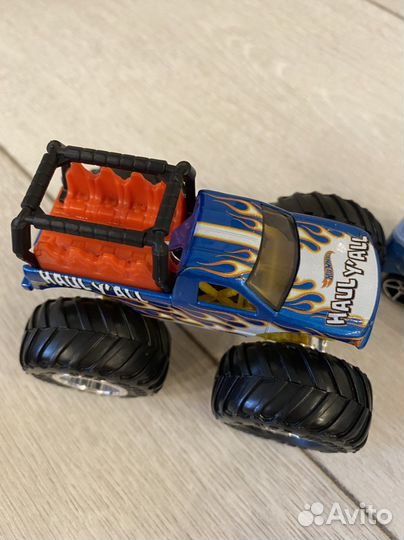 2 машинки Hot wheels monster trucks