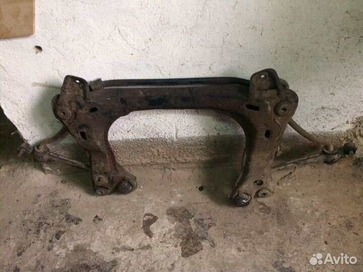 Подрамник передний Audi 100 C3