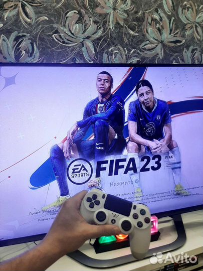 Sony PS4 прошитая + бесплатно 5000 игр