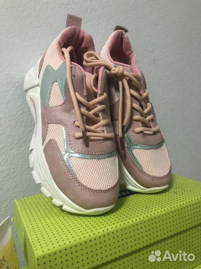 Кроссовки женские 37 размер