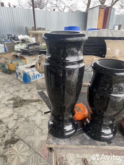 Вазы из гранита