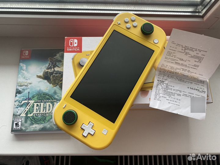 Nintendo switch lite + zelda tears of kingdom