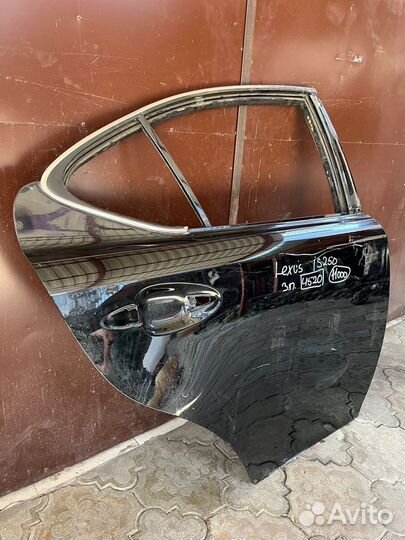 Задняя правая дверь Lexus is250 оригинал 4520