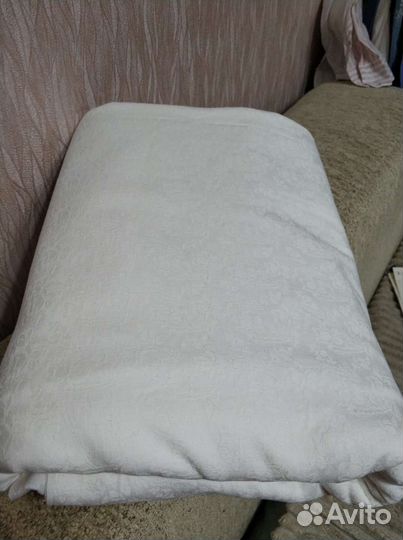 Полотенца и постельные принадлежности