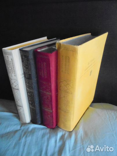 Библ классики Хемингуэй + Достоевский Худ лит 1986