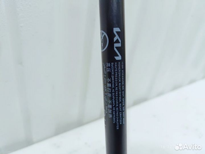 Амортизатор багажника правый Kia Seltos 2019