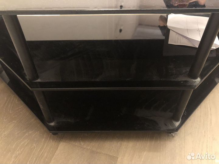 Стеклянная тумба под тв