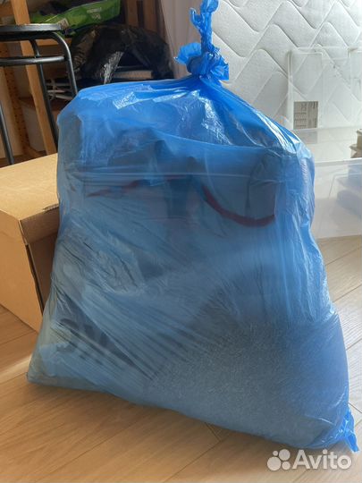 Коробки и пакет большой с вещами