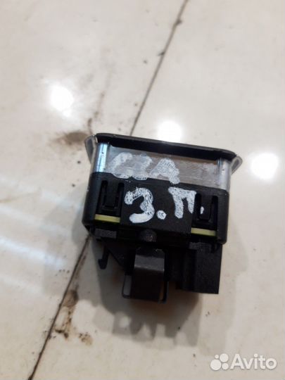 Кнопка стеклоподъемника (задняя, правая)