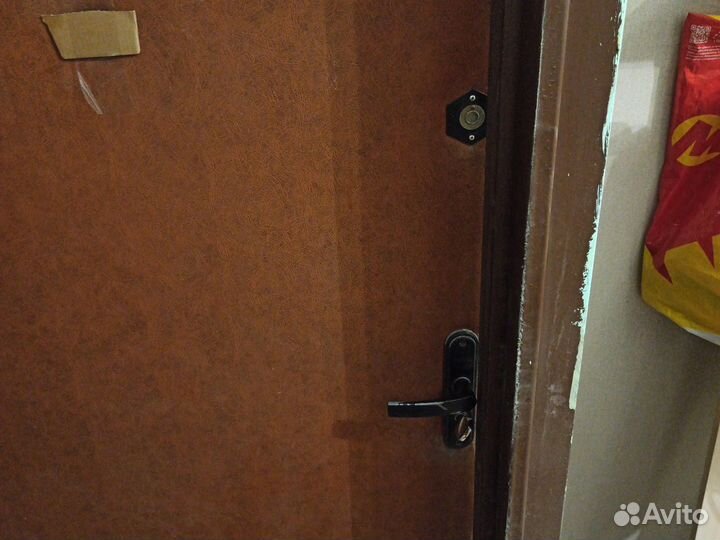 Металлическая входная дверь Б/У 90х200