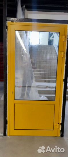 Дверь пластиковая входная